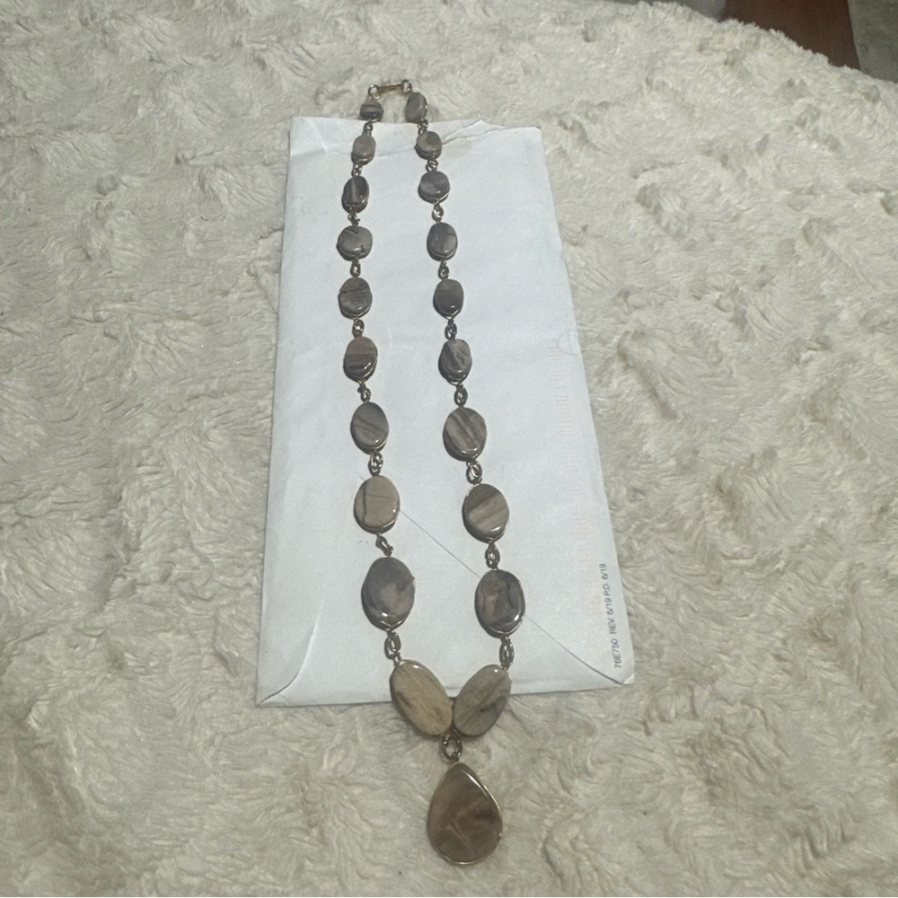 Chic Stone Necklace in Gray Tones